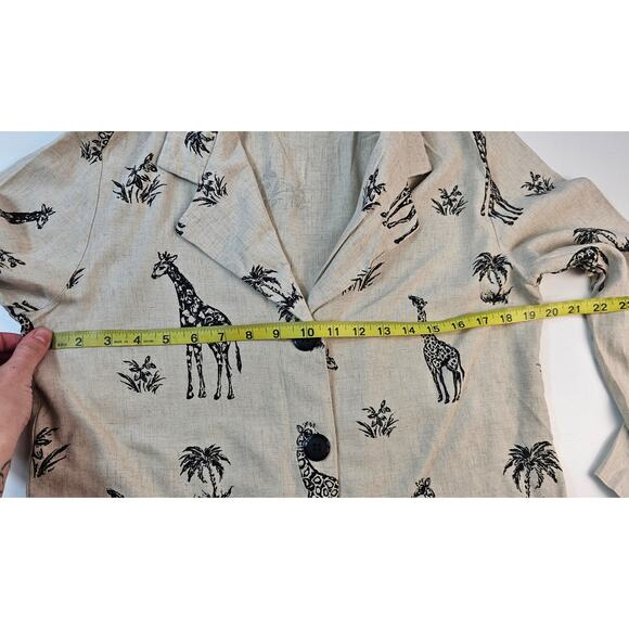 Michael Taylor sz M / L (?) Linen giraffe art shaket beige neutral button front - Picture 7 of 7